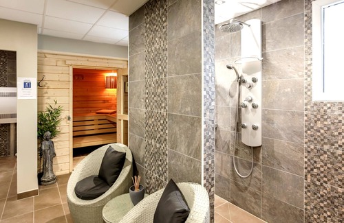 Gradignan Hotel | Relax at Comté d'Ornon - Hotel & Spa with Top Amenities