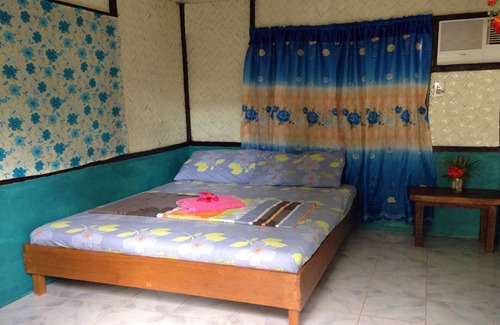 Busuanga Hotel | Cozy Concepcion Divers Lodge Hut 2 with Kitchen & Breakfast