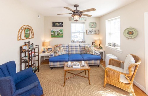 Northeast Virginia Beach House | Family-Friendly Conch Shell Cottage in North End VB