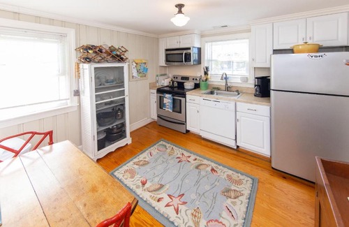 Northeast Virginia Beach House | Family-Friendly Conch Shell Cottage in North End VB