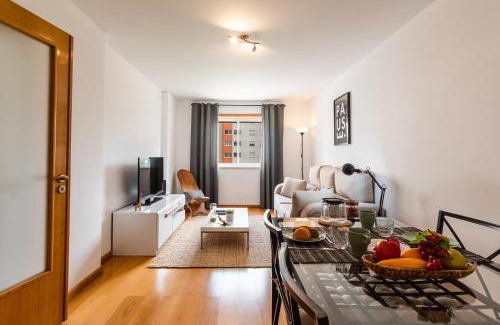 Lumiar Apartment | Budget-Friendly Stay at Conchas - 88214AL, Rated 6.7/10