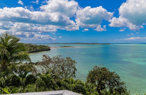 Hope Town House | Exquisite Conched Out: Oceanfront Retreat with Pool