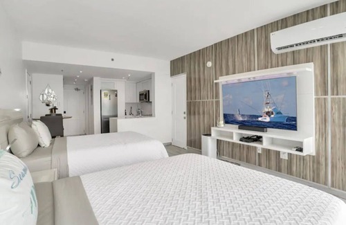 San Juan Antiguo Condo | Relax at Condado Breeze with Pool, Ocean View & Spa