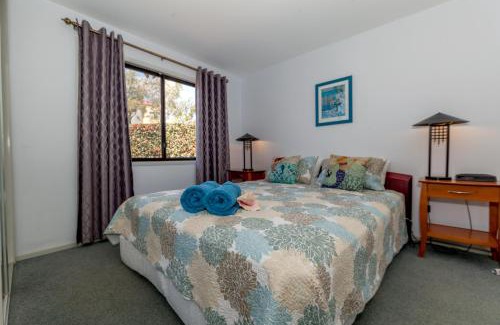 Salamander Bay Apartment | Oceanfront Condo 105 at Horizons Golf Resort - Salamander Bay