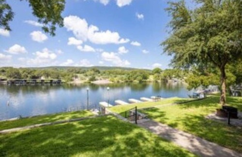 Burnet Condo | Scenic Lake View Condo 17 with Pool and Pet-Friendly Perks