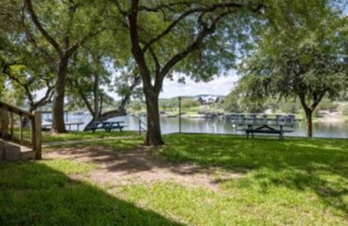 Burnet Condo | Scenic Lake View Condo 17 with Pool and Pet-Friendly Perks