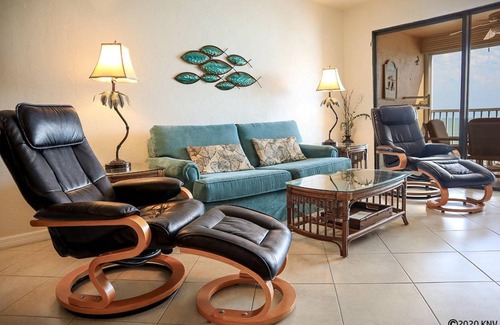 Mid Island Condo | Oceanfront Escape at Smugglers Cove 5B4 with Pool Access