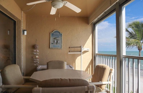 Mid Island Condo | Oceanfront Escape at Smugglers Cove 5B4 with Pool Access