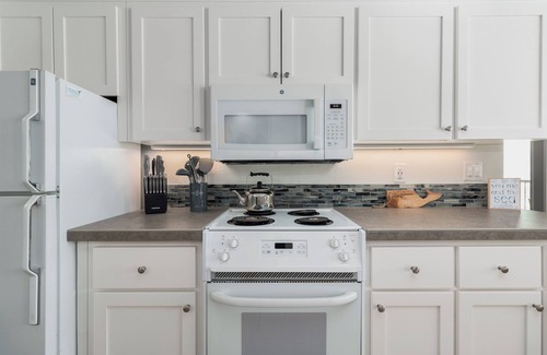 Lincoln Beach Condo | Serene Condo #28 with Breathtaking Ocean Views & Spa