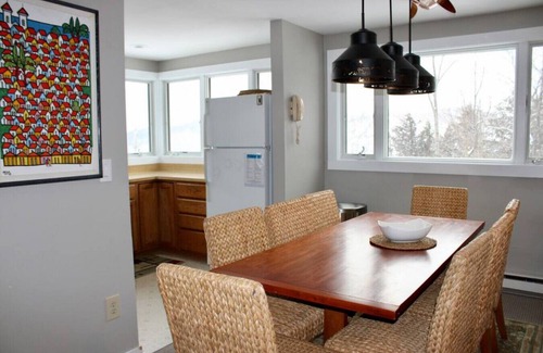 Central Vermont- Killington Apartment | Relaxing Condo #8 with Hot Tub & Scenic Views