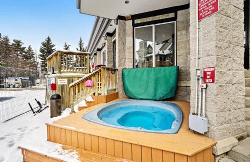 Craigleith Apartment | Family-Friendly Condo 916 with Hot Tub at North Creek Resort