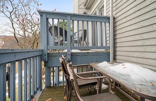 Craigleith Apartment | Family-Friendly Condo 916 with Hot Tub at North Creek Resort