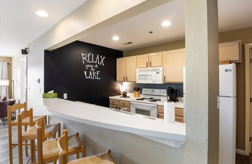 Osage Beach Condo | Lakefront Getaway at Parkview Bay - Pool, Breakfast & More