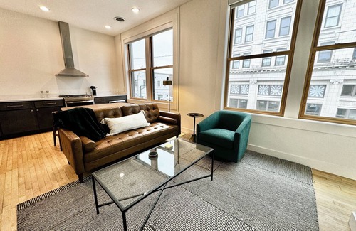 Van Buren Condo | Condo B - Gallery Suite - Downtown Marion