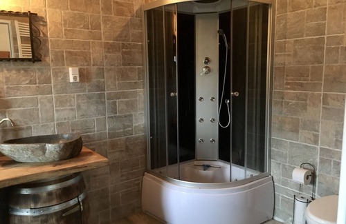 Bunderhee Condo | Comfortable Condo with Private Bath & Garden View