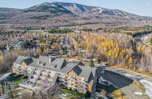 Beaupre Condo | Condo des Neiges: Mountain Views & Indoor Pool Retreat