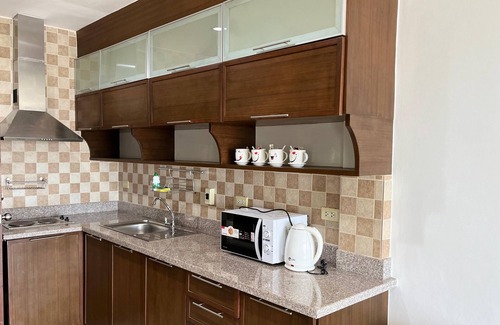 Pattaya Bay House | Oceanfront Getaway: Condo Express View Talay 6 Awaits