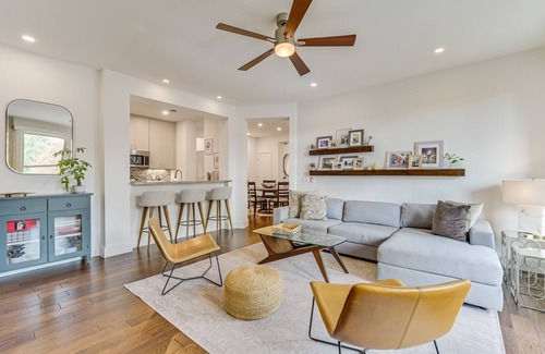 Austin Condo | Cozy Condo in Austin with Lake View & Spa Amenities