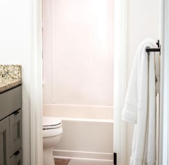 Quincy Apartment | Oceanfront Condo in Crescent Bar with Pool & Hot Tub