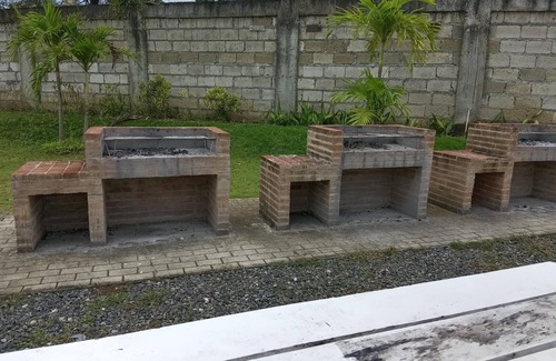 Lapu-Lapu Apartment | Delightful Condo in Lapu-Lapu with Pools & Free Wifi