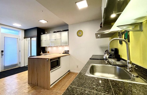 Vieux-Limoilou Condo | Cozy Condo in Limoilou with Parking & Family-Friendly Perks