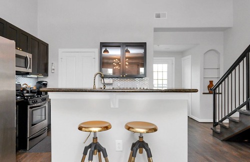 Central Business District Condo | Modern Condo in Midtown, Steps from Downtown Attractions