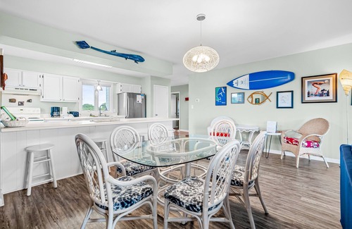 Indian Beach Condo | Beachfront Condo with Pool & Hot Tub at Indian Beach