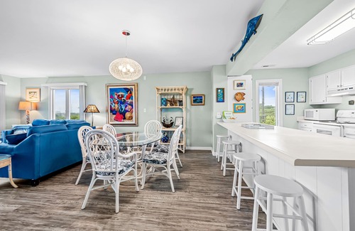 Indian Beach Condo | Beachfront Condo with Pool & Hot Tub at Indian Beach