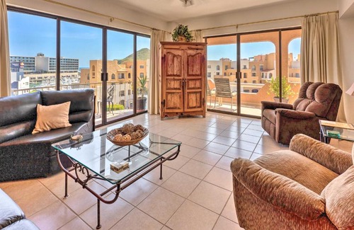 Centro Apartment | Cozy Condo in Plaza Nautica - Steps from The Arch!