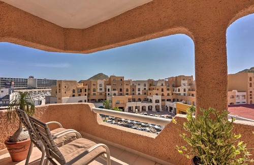 Centro Apartment | Cozy Condo in Plaza Nautica - Steps from The Arch!
