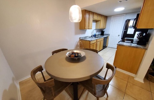 Riverside Condo | Prime Condo Retreat with Pool Near Downtown Austin