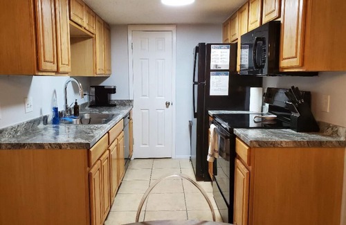 Riverside Condo | Prime Condo Retreat with Pool Near Downtown Austin