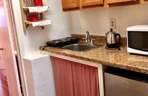 Bay Front To La Porte Apartment | Convenient Condo Steps from Kemah Boardwalk with Pool