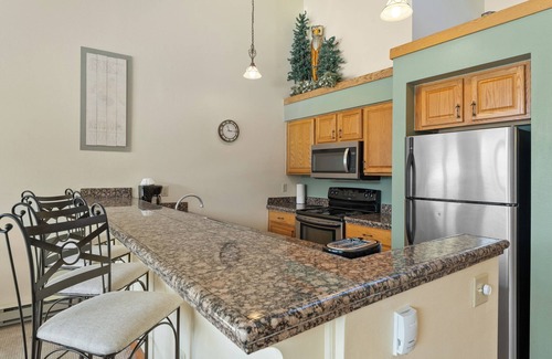 Lakeside Village Condo | Condo Near Keystone Lake & Ski Village, Tons to do & Unwind by the Fireplace!