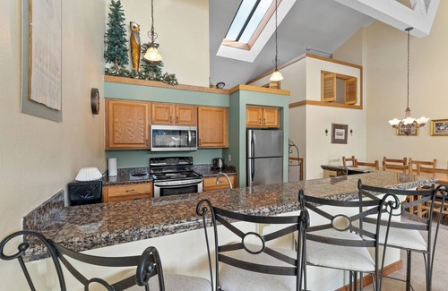Lakeside Village Condo | Condo Near Keystone Lake & Ski Village, Tons to do & Unwind by the Fireplace!
