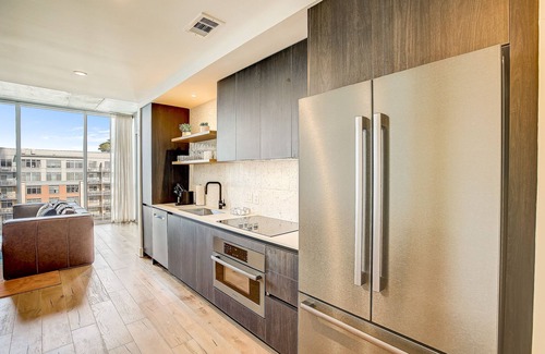 Rainey Street Historic District Condo | Stylish Condo on Rainey Street with Lake View & Pool