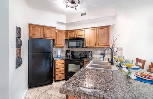 Lago Vista Condo | Indulgent Resort with Pools, Hot Tubs and Fitness Center