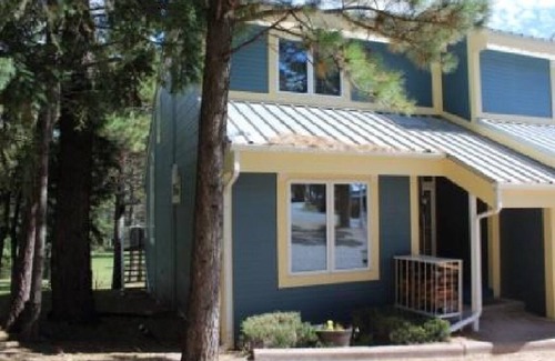 Cloudcroft House | Golf Course Condo with Breakfast & Family-Friendly Perks