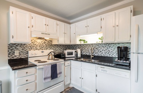 Rock Hill Condo | Spacious Condo Suite for Families with Breakfast Included