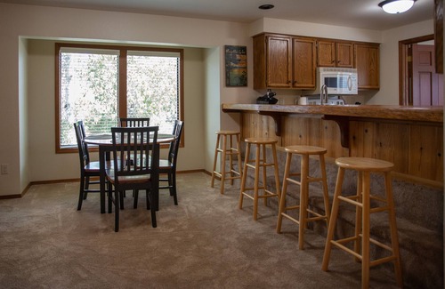 McCall Condo | Beachside Condo with Pool, Steps from Davis Beach & Park