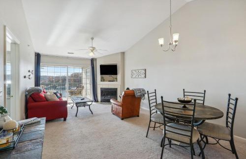 Lake Ozark Apartment | Relaxing Lake Ozark Condo with Screened Balcony & Pool