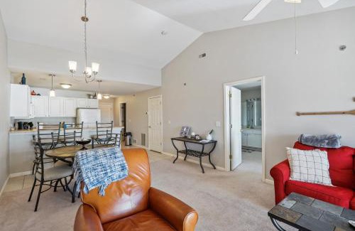 Lake Ozark Apartment | Relaxing Lake Ozark Condo with Screened Balcony & Pool