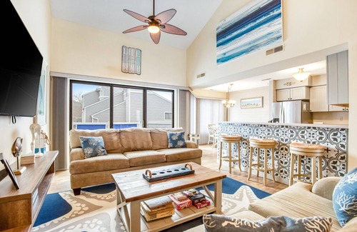 Fenwick Island Condo | Cozy Condo with Pool Access, Free WiFi & Private Laundry