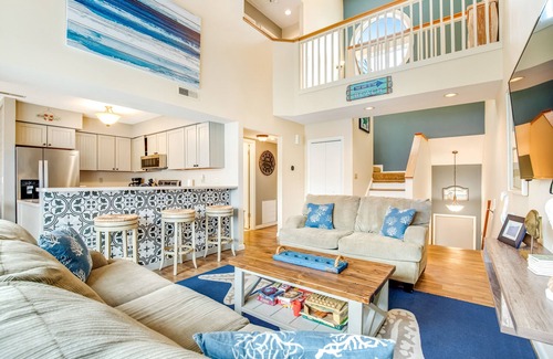 Fenwick Island Condo | Cozy Condo with Pool Access, Free WiFi & Private Laundry