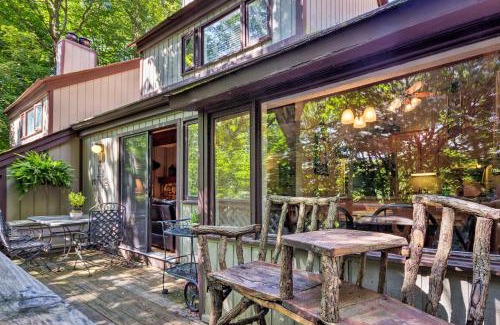 Sugar Mountain Apartment | Cozy Condo with Deck - Steps from Sugar Mountain Fun!