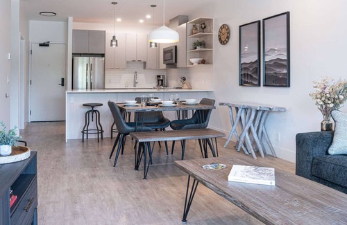 Revelstoke Condo | Unwind in a Hot Tub Condo Near Slopes and Greens