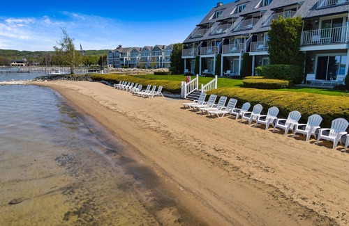 Boyne City Condo | Inviting 1BR Remodeled Water Street Inn Condo on Lake Charlevoix