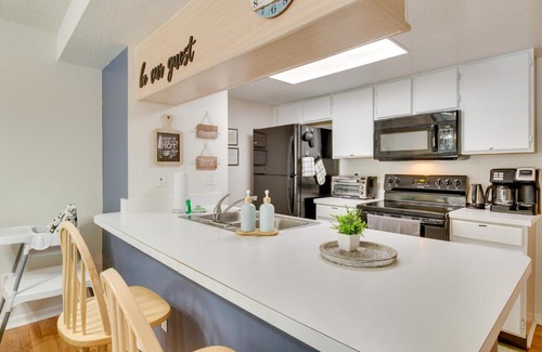 Royal Palm Bay Apartment | Family-Friendly Kissimmee Condo with Pool & Hot Tub