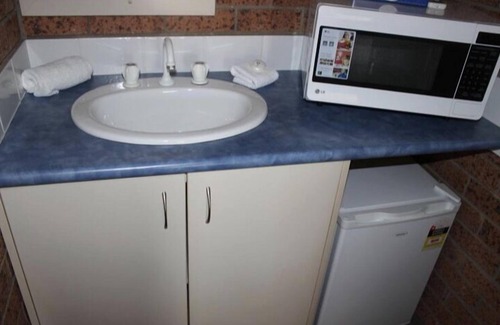 Condobolin Hotel | Comfortable Condobolin Motor Inn with Pool & Breakfast