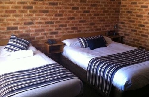 Condobolin Hotel | Comfortable Condobolin Motor Inn with Pool & Breakfast